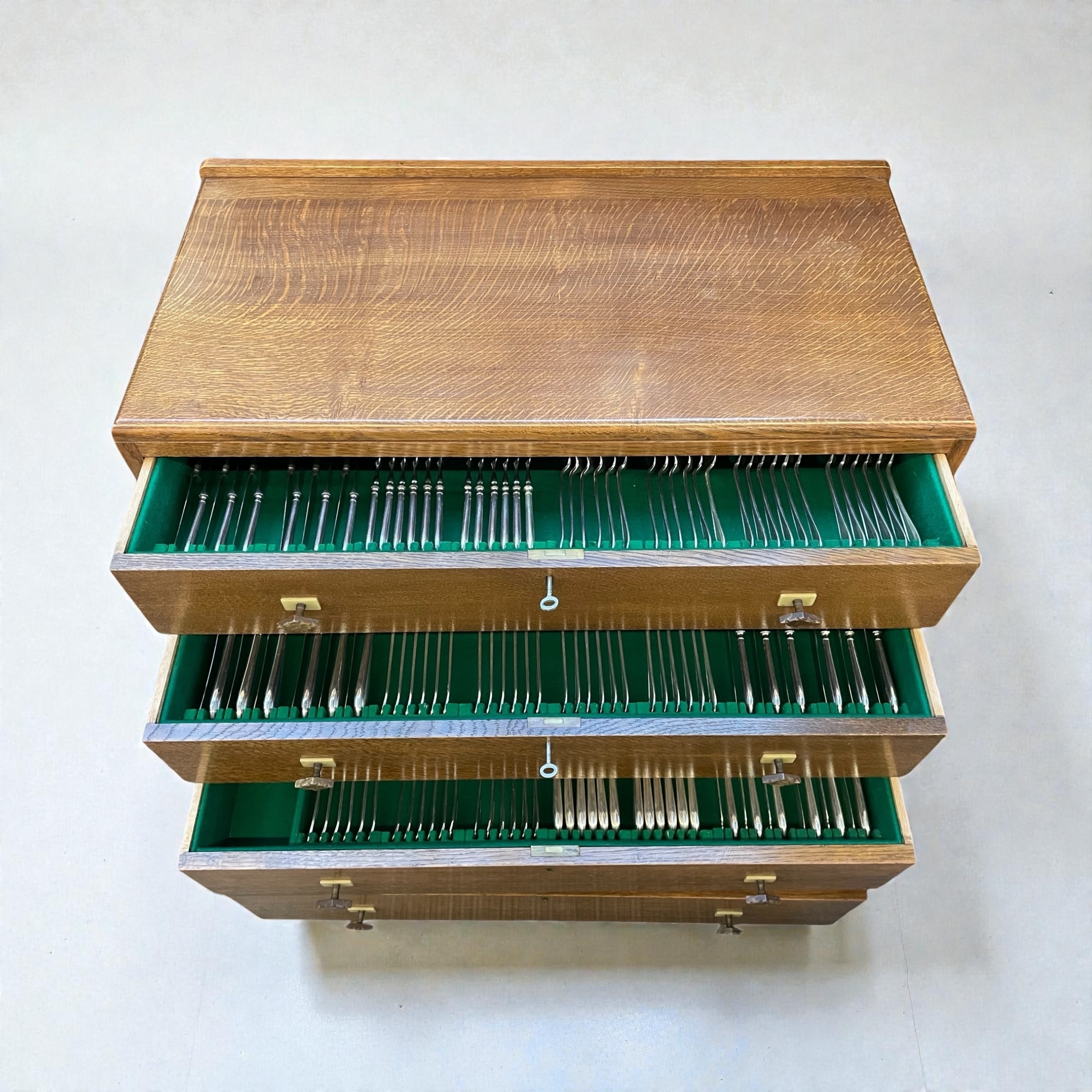 ART DECO 158 PIECE CANTEEN OF CUTLERY